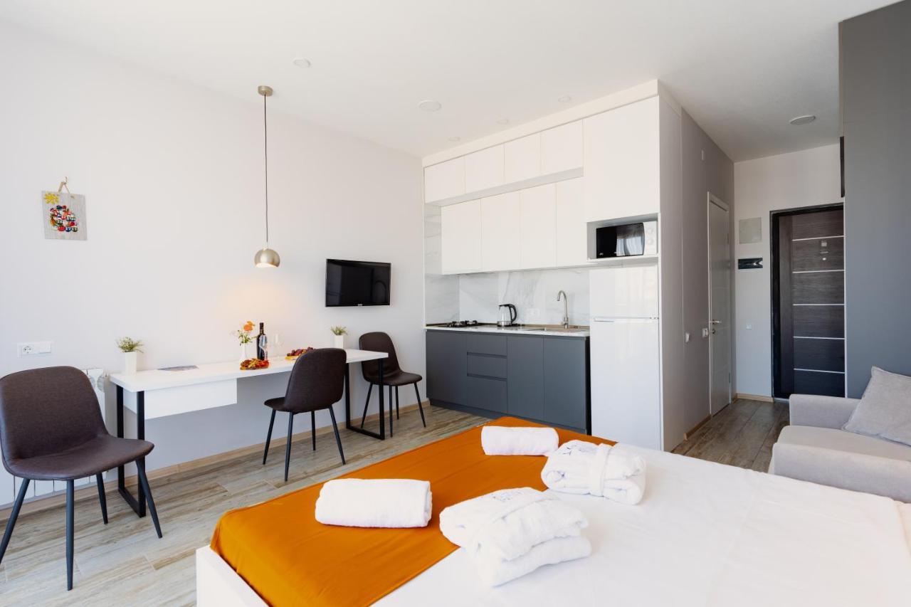 Next Orange Hotel Official Batumi Exteriör bild